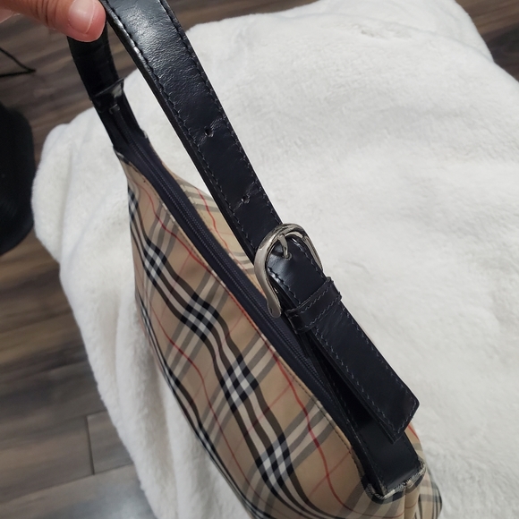 Authentic Burberry plaid horseferry nylon shoulder bag - Picture 6 of 16
